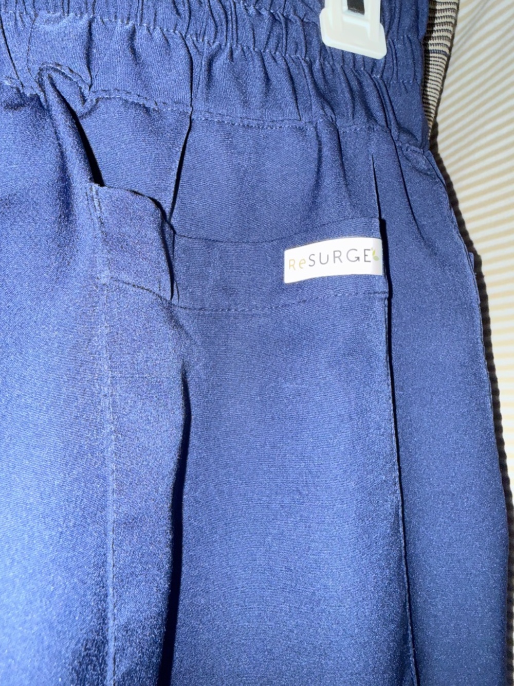 Resurge scrub set in navy XXS - Picture 6 of 6